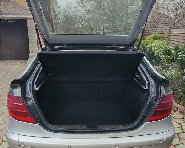 Серый Мерседес ЦЛК-Класс, объемом двигателя 1.8 л и пробегом 202 тыс. км за 5300 $, фото 11 на Automoto.ua