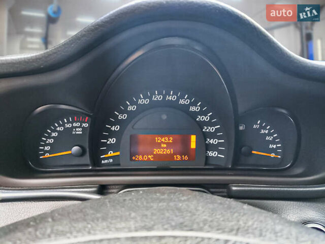 Серый Мерседес ЦЛК-Класс, объемом двигателя 1.8 л и пробегом 202 тыс. км за 5300 $, фото 4 на Automoto.ua
