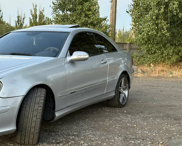 Серый Мерседес ЦЛК-Класс, объемом двигателя 3.2 л и пробегом 220 тыс. км за 5200 $, фото 4 на Automoto.ua