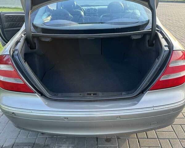 Серый Мерседес ЦЛК-Класс, объемом двигателя 2.7 л и пробегом 296 тыс. км за 8100 $, фото 18 на Automoto.ua