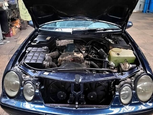 Синий Мерседес ЦЛК-Класс, объемом двигателя 2.3 л и пробегом 306 тыс. км за 3500 $, фото 9 на Automoto.ua