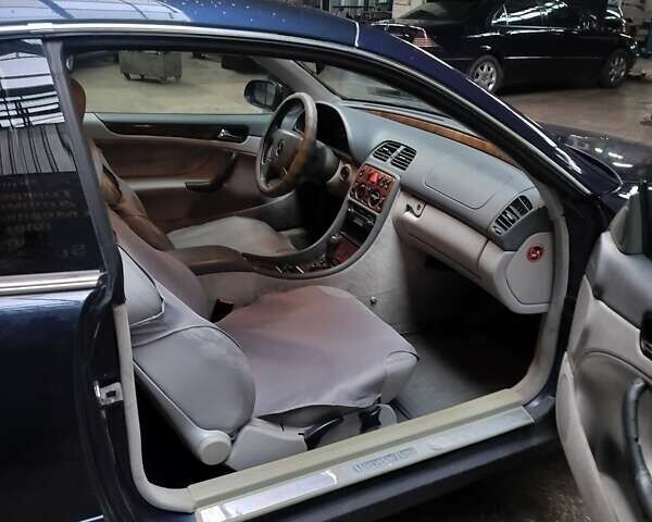 Синій Мерседес ЦЛК-Клас, об'ємом двигуна 2.3 л та пробігом 306 тис. км за 3500 $, фото 3 на Automoto.ua