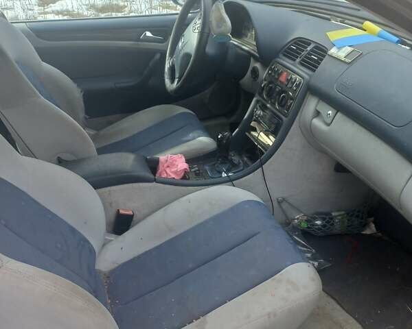 Синий Мерседес ЦЛК-Класс, объемом двигателя 2 л и пробегом 380 тыс. км за 3000 $, фото 8 на Automoto.ua