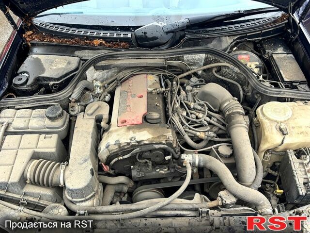 Синій Мерседес ЦЛК-Клас, об'ємом двигуна 2 л та пробігом 300 тис. км за 2500 $, фото 9 на Automoto.ua