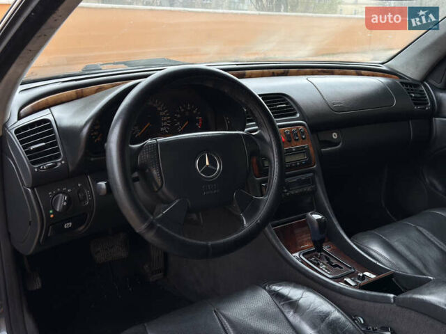 Синий Мерседес ЦЛК-Класс, объемом двигателя 3.2 л и пробегом 242 тыс. км за 3300 $, фото 9 на Automoto.ua