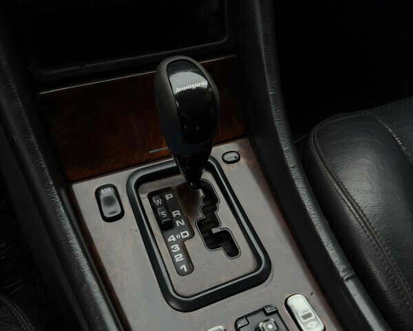 Синий Мерседес ЦЛК-Класс, объемом двигателя 3.2 л и пробегом 242 тыс. км за 3300 $, фото 14 на Automoto.ua