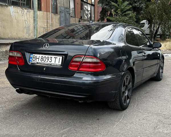 Синий Мерседес ЦЛК-Класс, объемом двигателя 3.2 л и пробегом 225 тыс. км за 3200 $, фото 6 на Automoto.ua