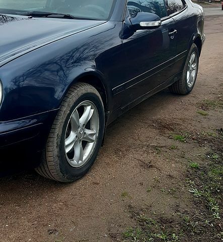 Синий Мерседес ЦЛК-Класс, объемом двигателя 2.3 л и пробегом 320 тыс. км за 4300 $, фото 1 на Automoto.ua