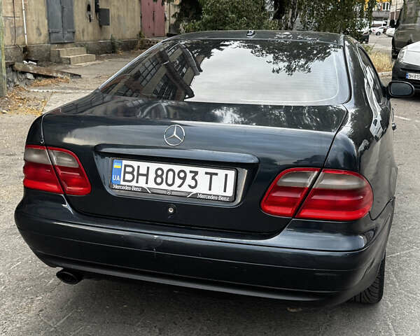 Синий Мерседес ЦЛК-Класс, объемом двигателя 3.2 л и пробегом 225 тыс. км за 3200 $, фото 8 на Automoto.ua