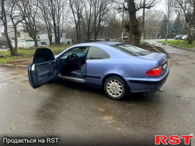 Синий Мерседес ЦЛК-Класс, объемом двигателя 2 л и пробегом 274 тыс. км за 3250 $, фото 4 на Automoto.ua