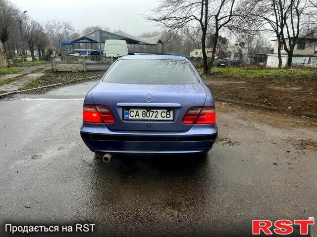 Синий Мерседес ЦЛК-Класс, объемом двигателя 2 л и пробегом 274 тыс. км за 3250 $, фото 3 на Automoto.ua