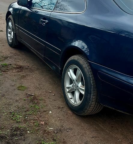 Синий Мерседес ЦЛК-Класс, объемом двигателя 2.3 л и пробегом 320 тыс. км за 4300 $, фото 3 на Automoto.ua