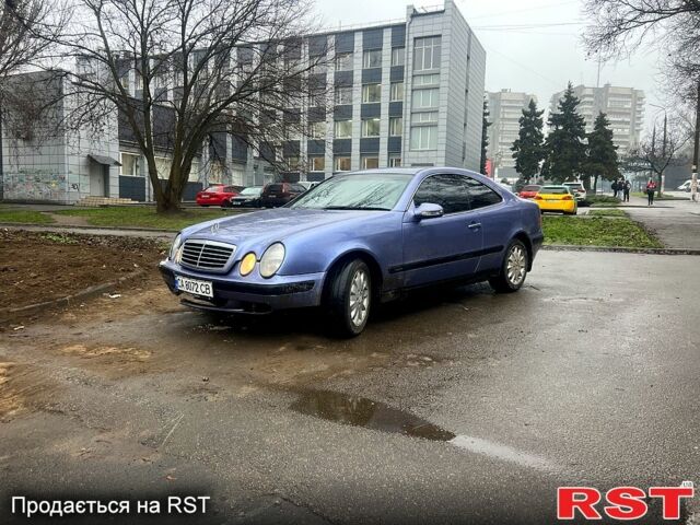 Синий Мерседес ЦЛК-Класс, объемом двигателя 2 л и пробегом 274 тыс. км за 3250 $, фото 1 на Automoto.ua