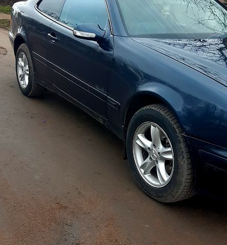 Синий Мерседес ЦЛК-Класс, объемом двигателя 2.3 л и пробегом 320 тыс. км за 4300 $, фото 2 на Automoto.ua