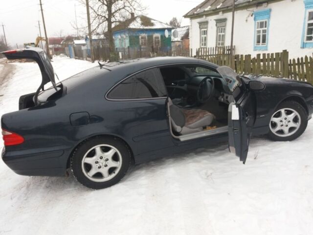 Синий Мерседес ЦЛК-Класс, объемом двигателя 3 л и пробегом 220 тыс. км за 2000 $, фото 3 на Automoto.ua