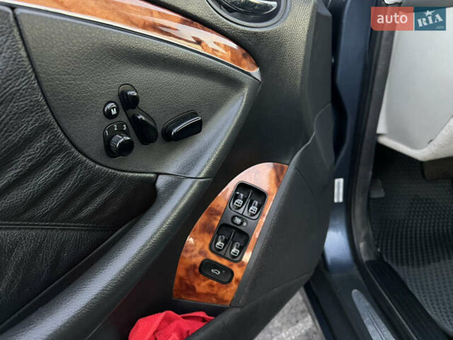 Синій Мерседес ЦЛК-Клас, об'ємом двигуна 2.6 л та пробігом 299 тис. км за 4999 $, фото 19 на Automoto.ua