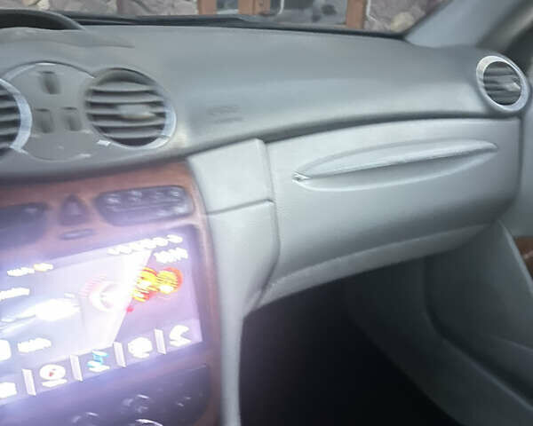 Синий Мерседес ЦЛК-Класс, объемом двигателя 2.6 л и пробегом 300 тыс. км за 6777 $, фото 12 на Automoto.ua