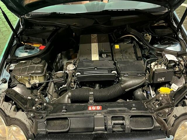 Синий Мерседес ЦЛК-Класс, объемом двигателя 1.8 л и пробегом 0 тыс. км за 6500 $, фото 4 на Automoto.ua