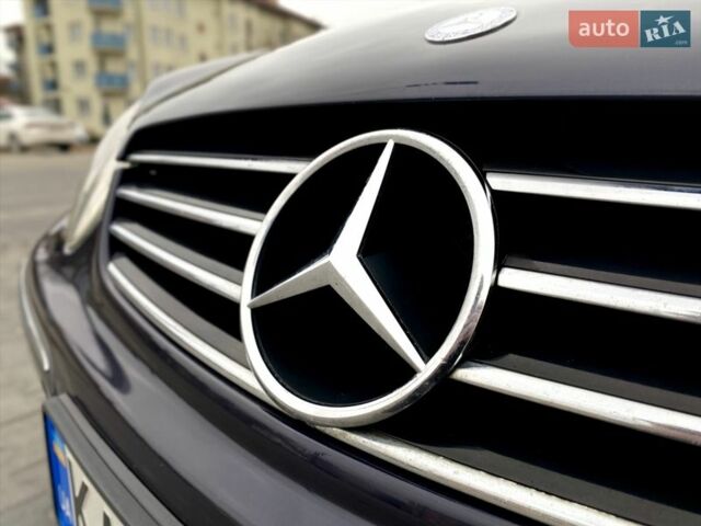 Синий Мерседес ЦЛК-Класс, объемом двигателя 2.7 л и пробегом 346 тыс. км за 7000 $, фото 25 на Automoto.ua
