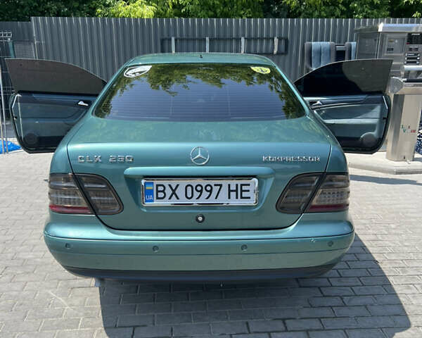 Зелений Мерседес ЦЛК-Клас, об'ємом двигуна 2.3 л та пробігом 300 тис. км за 3500 $, фото 3 на Automoto.ua