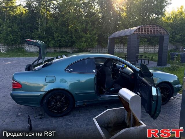 Зеленый Мерседес ЦЛК-Класс, объемом двигателя 2 л и пробегом 250 тыс. км за 3500 $, фото 5 на Automoto.ua