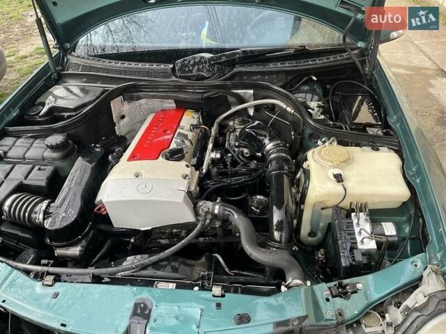 Зелений Мерседес ЦЛК-Клас, об'ємом двигуна 2 л та пробігом 250 тис. км за 3350 $, фото 9 на Automoto.ua