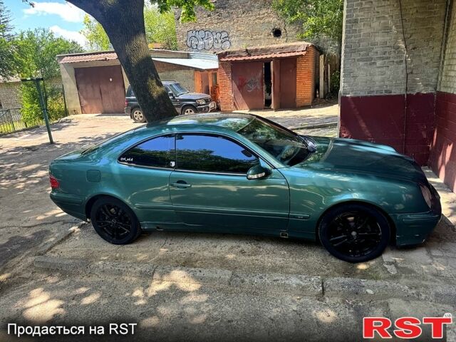 Зеленый Мерседес ЦЛК-Класс, объемом двигателя 2 л и пробегом 250 тыс. км за 3500 $, фото 4 на Automoto.ua