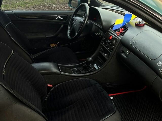 Зеленый Мерседес ЦЛК-Класс, объемом двигателя 2 л и пробегом 250 тыс. км за 3500 $, фото 9 на Automoto.ua