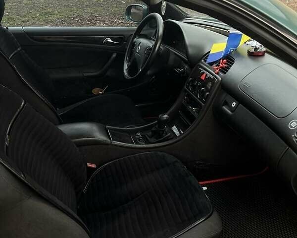 Зелений Мерседес ЦЛК-Клас, об'ємом двигуна 2 л та пробігом 250 тис. км за 3350 $, фото 10 на Automoto.ua