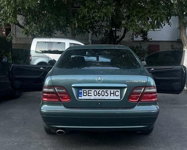 Зелений Мерседес ЦЛК-Клас, об'ємом двигуна 2 л та пробігом 250 тис. км за 3350 $, фото 5 на Automoto.ua