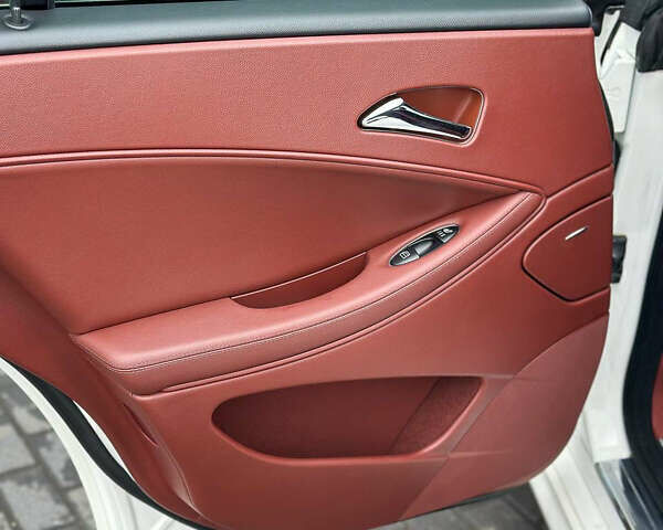 Белый Мерседес ЦЛС-Класс, объемом двигателя 3.5 л и пробегом 140 тыс. км за 10900 $, фото 39 на Automoto.ua