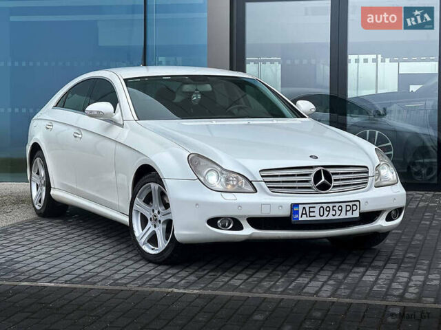 Белый Мерседес ЦЛС-Класс, объемом двигателя 3.5 л и пробегом 140 тыс. км за 10900 $, фото 3 на Automoto.ua