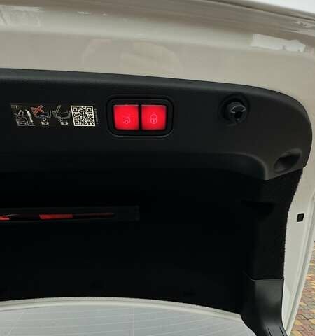 Белый Мерседес ЦЛС-Класс, объемом двигателя 1.99 л и пробегом 77 тыс. км за 59500 $, фото 20 на Automoto.ua