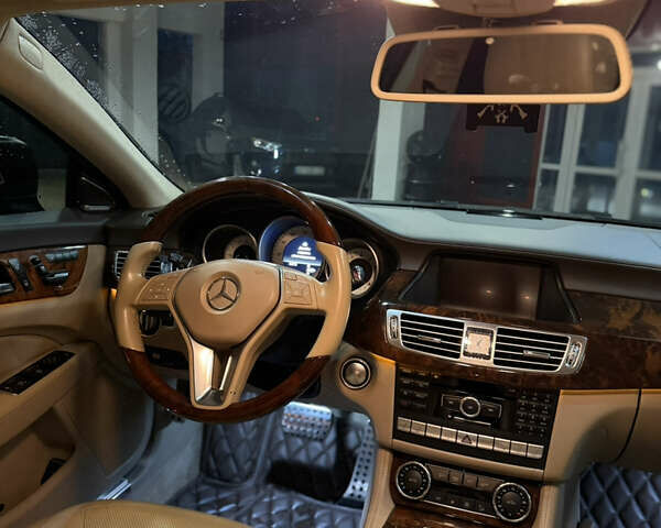 Белый Мерседес ЦЛС-Класс, объемом двигателя 4.7 л и пробегом 181 тыс. км за 19899 $, фото 20 на Automoto.ua