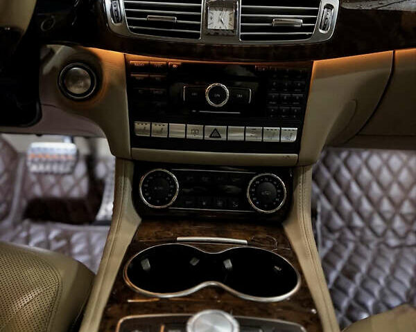 Белый Мерседес ЦЛС-Класс, объемом двигателя 4.66 л и пробегом 163 тыс. км за 16700 $, фото 4 на Automoto.ua