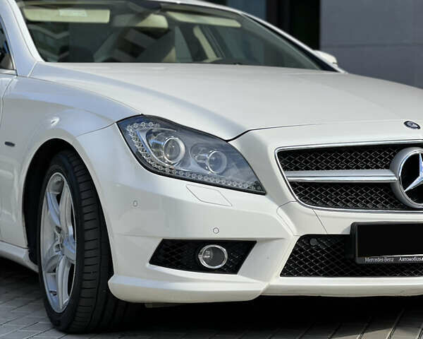 Белый Мерседес ЦЛС-Класс, объемом двигателя 3.5 л и пробегом 113 тыс. км за 24500 $, фото 13 на Automoto.ua