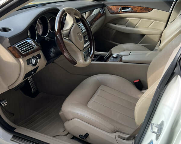 Белый Мерседес ЦЛС-Класс, объемом двигателя 3.5 л и пробегом 113 тыс. км за 24500 $, фото 26 на Automoto.ua