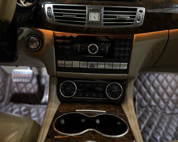 Белый Мерседес ЦЛС-Класс, объемом двигателя 4.7 л и пробегом 181 тыс. км за 19899 $, фото 17 на Automoto.ua