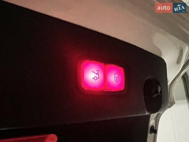 Белый Мерседес ЦЛС-Класс, объемом двигателя 4.7 л и пробегом 71 тыс. км за 20990 $, фото 45 на Automoto.ua