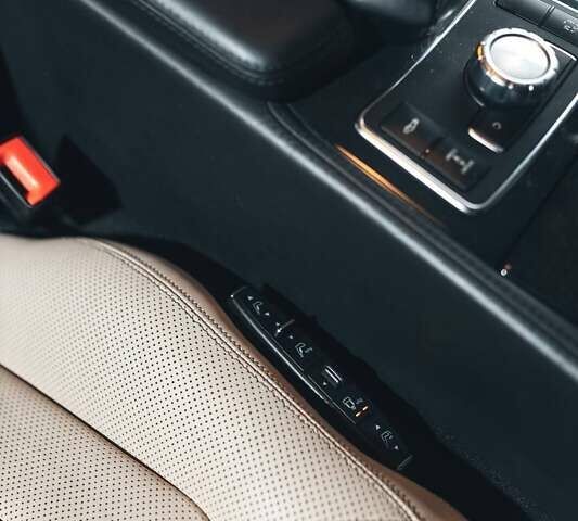 Белый Мерседес ЦЛС-Класс, объемом двигателя 4.66 л и пробегом 70 тыс. км за 23900 $, фото 11 на Automoto.ua