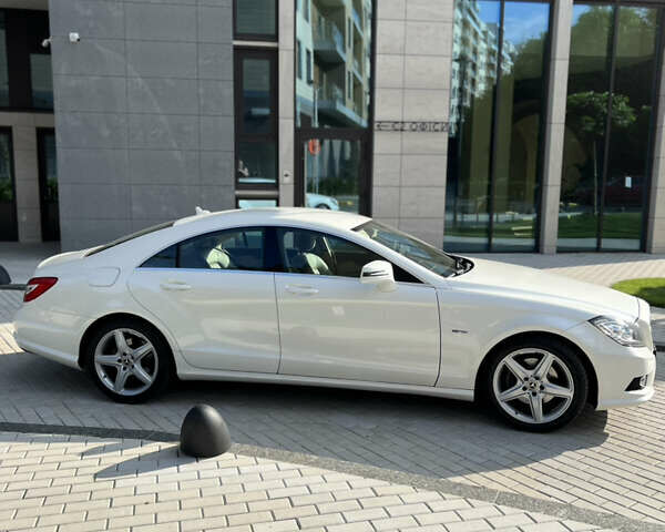 Белый Мерседес ЦЛС-Класс, объемом двигателя 3.5 л и пробегом 113 тыс. км за 24500 $, фото 5 на Automoto.ua