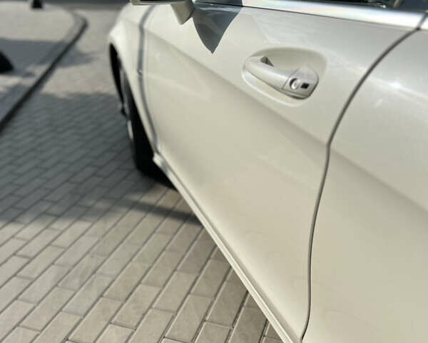 Белый Мерседес ЦЛС-Класс, объемом двигателя 3.5 л и пробегом 113 тыс. км за 24500 $, фото 12 на Automoto.ua