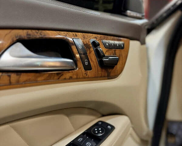 Белый Мерседес ЦЛС-Класс, объемом двигателя 4.66 л и пробегом 163 тыс. км за 16700 $, фото 6 на Automoto.ua