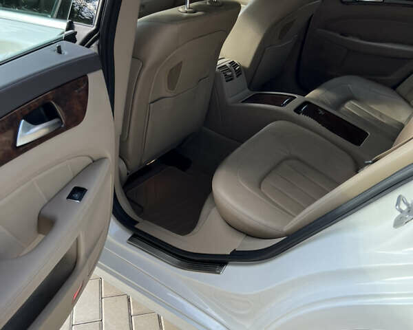 Белый Мерседес ЦЛС-Класс, объемом двигателя 3.5 л и пробегом 113 тыс. км за 24500 $, фото 21 на Automoto.ua