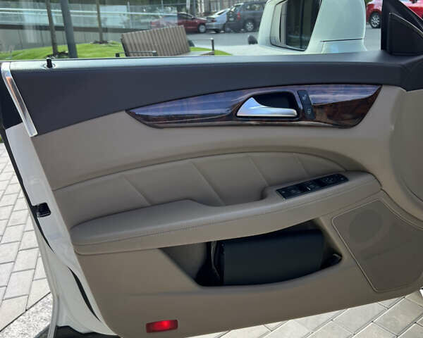 Белый Мерседес ЦЛС-Класс, объемом двигателя 3.5 л и пробегом 113 тыс. км за 24500 $, фото 25 на Automoto.ua