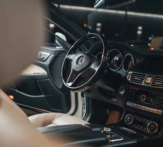 Белый Мерседес ЦЛС-Класс, объемом двигателя 4.66 л и пробегом 70 тыс. км за 23900 $, фото 10 на Automoto.ua