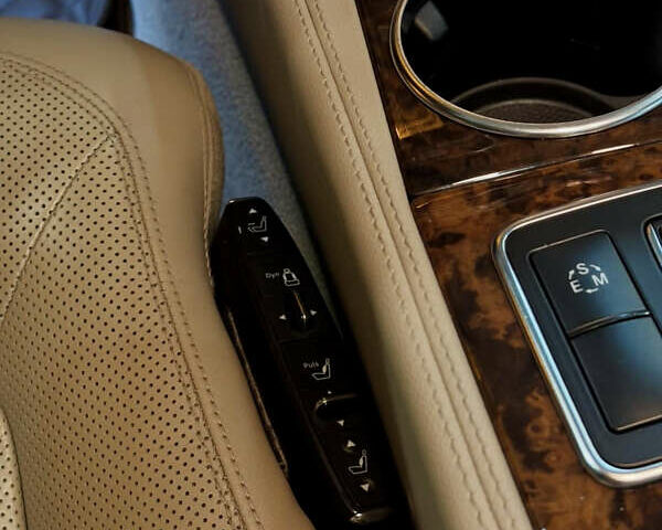 Белый Мерседес ЦЛС-Класс, объемом двигателя 4.66 л и пробегом 163 тыс. км за 16700 $, фото 5 на Automoto.ua