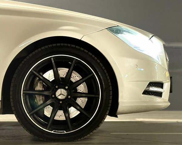 Белый Мерседес ЦЛС-Класс, объемом двигателя 4.66 л и пробегом 183 тыс. км за 16999 $, фото 8 на Automoto.ua