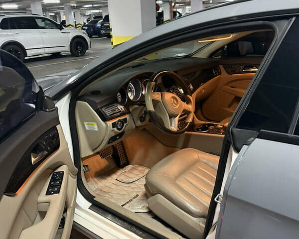 Білий Мерседес ЦЛС-Клас, об'ємом двигуна 4.7 л та пробігом 85 тис. км за 22000 $, фото 7 на Automoto.ua