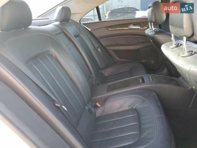 Белый Мерседес ЦЛС-Класс, объемом двигателя 4.67 л и пробегом 126 тыс. км за 9700 $, фото 9 на Automoto.ua